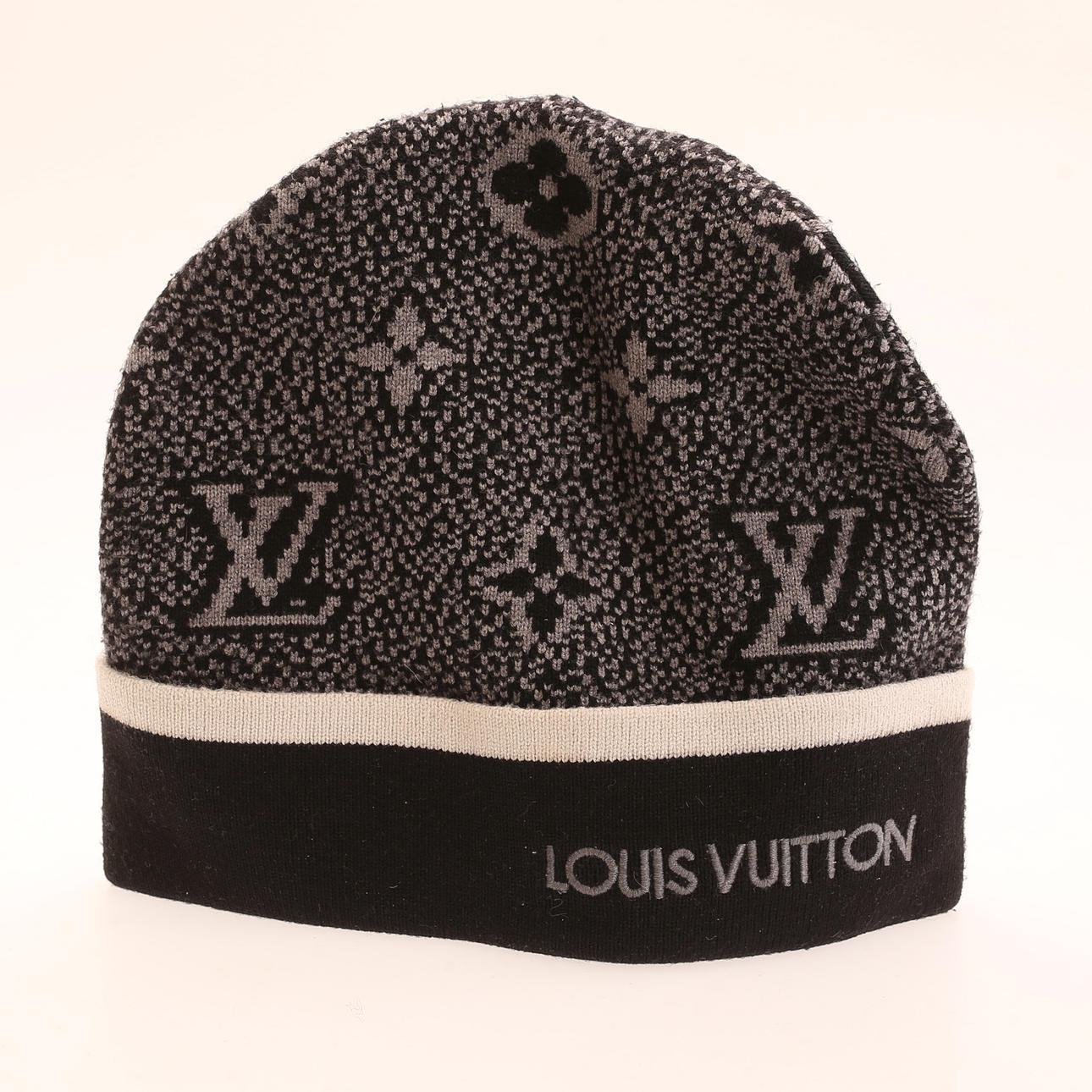 LOUIS VUITTON. Beanie.