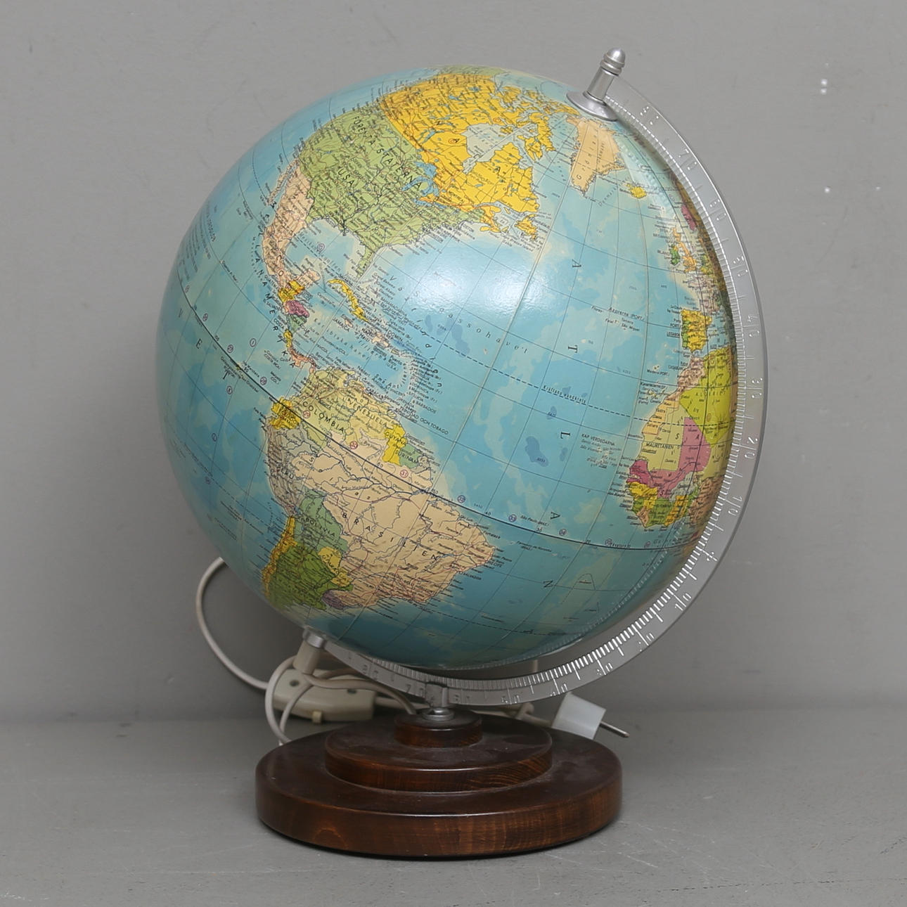 JORDGLOB, Räth politiska jordglob, 1900-talets andra hälft.