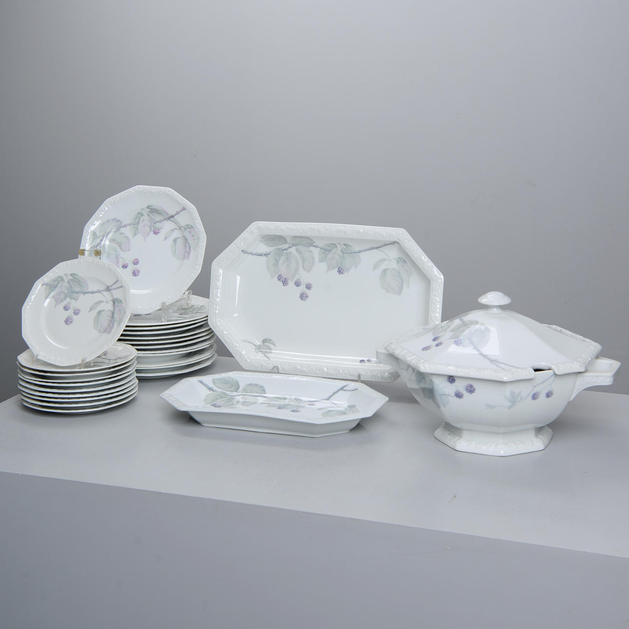 ROSENTHAL, tableware set, “Maria Blackberry” (25 pieces).