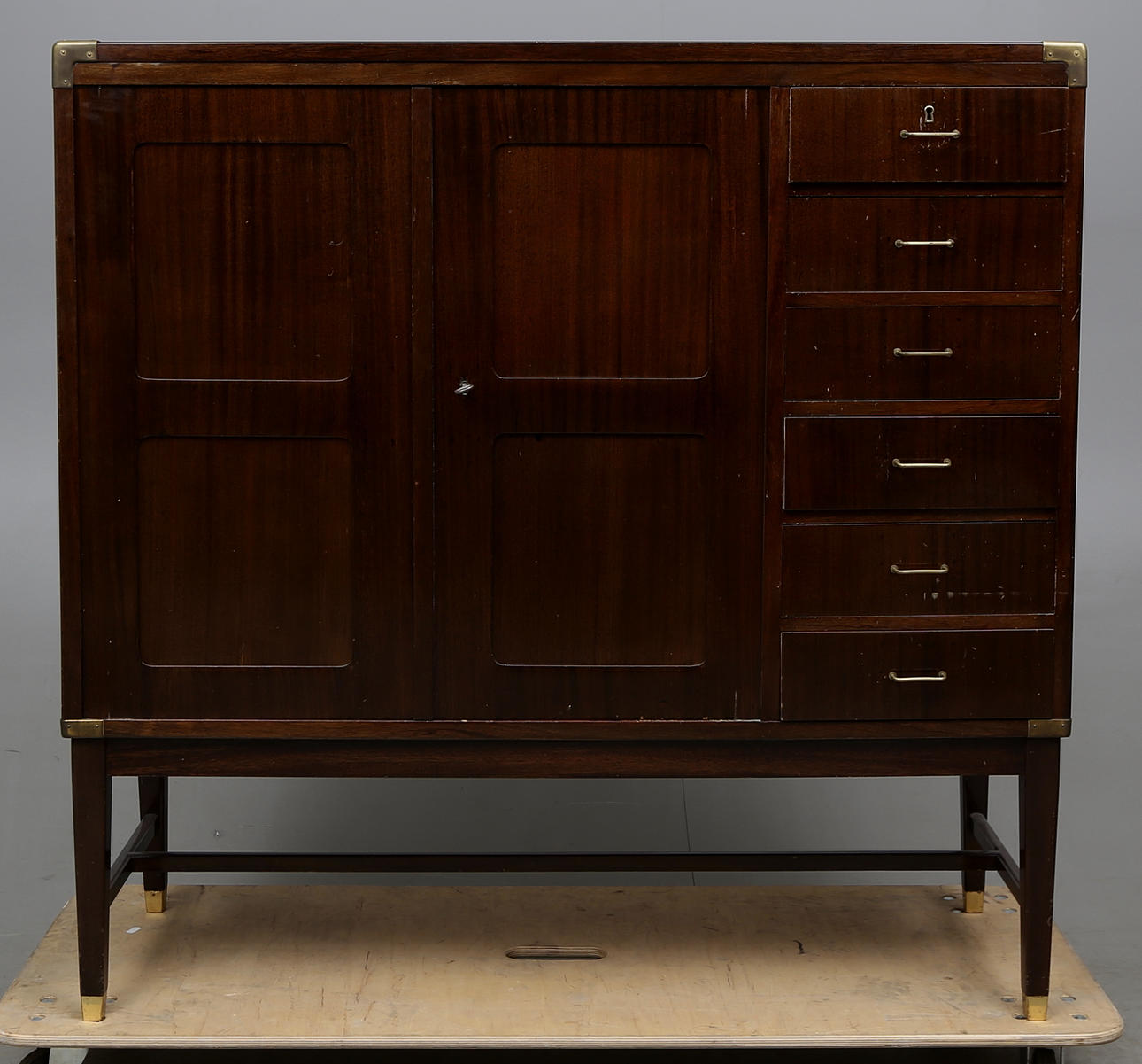 KLÄDSKÅP, Myrstedt & Sterns Aktiebolag, 1900-talets första hälft.