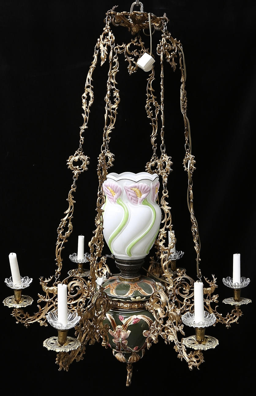 TAKLAMPA, majolika, omkring 1900, total höjd ca. 100 cm.