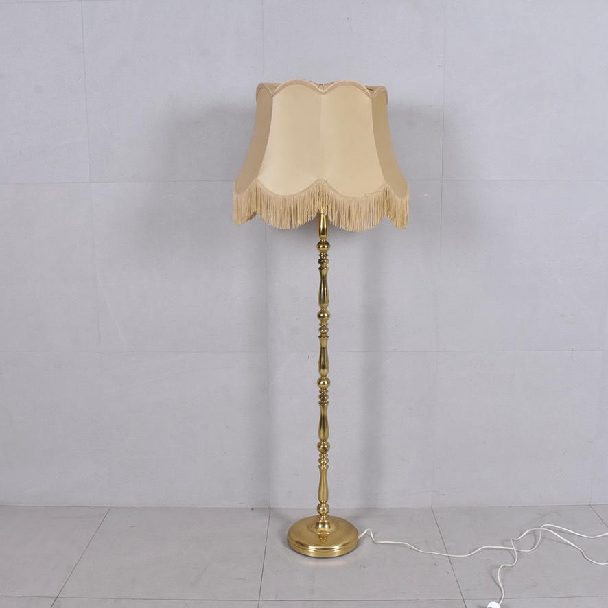 A brass floor lamp, 20th century.