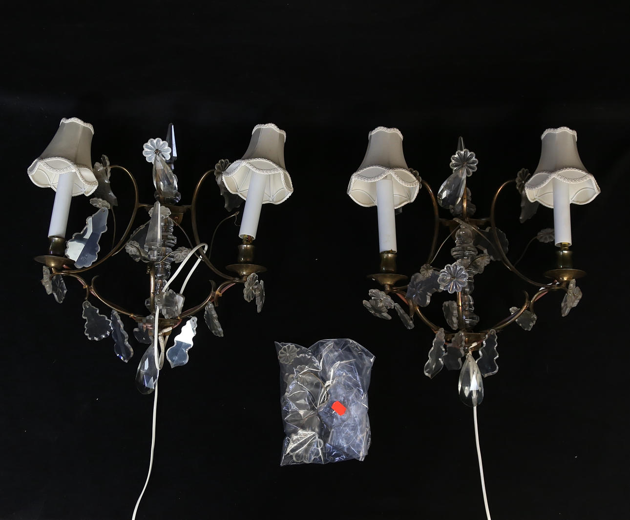 VÄGGLYSTRAR, ett par, elektrifierade, barockstil, 1900-tal.