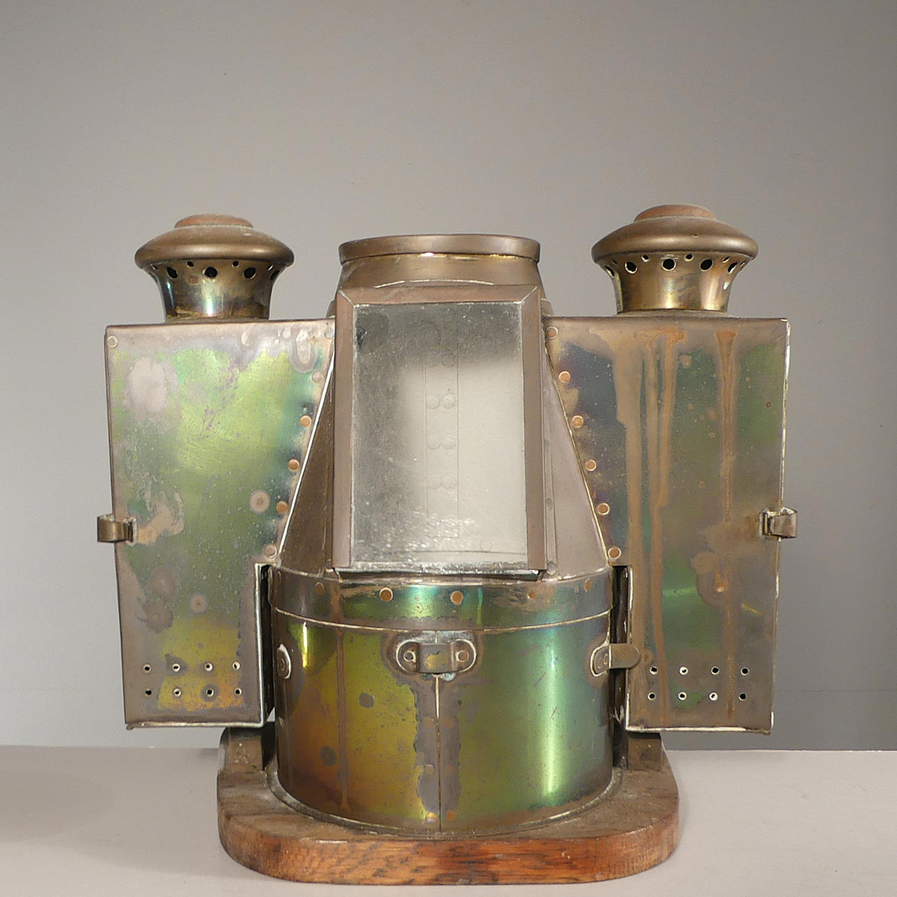 NAKTERHUS WITH COMPASS, brass.