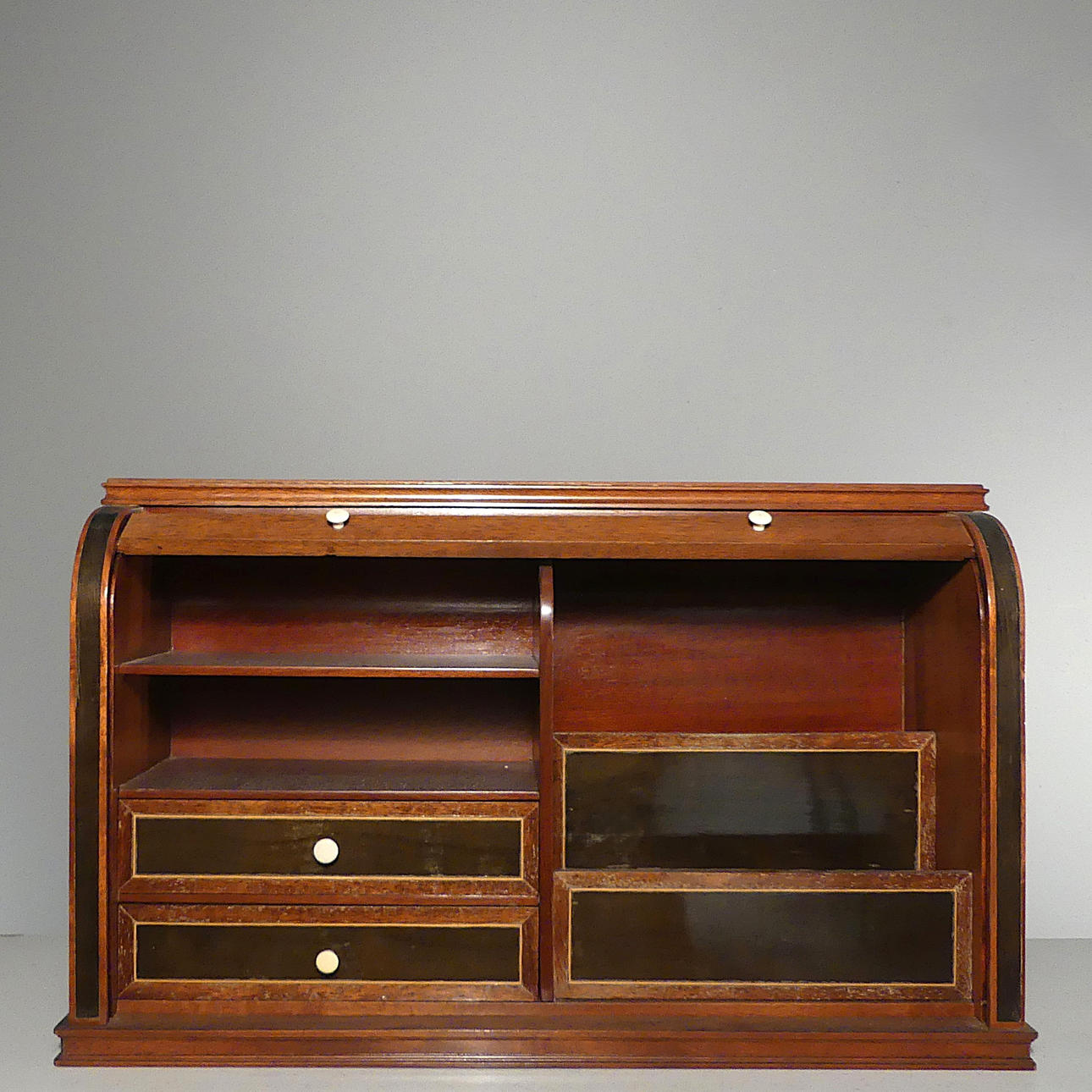 TABLE SCHATULL, mahogany.