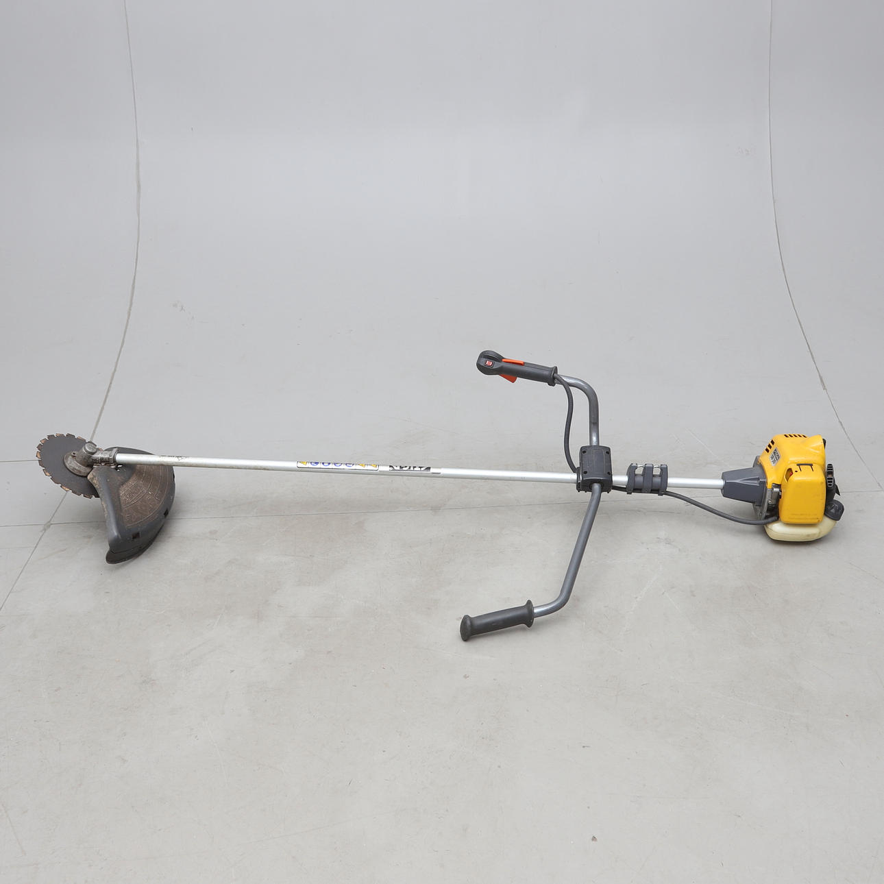 GRÄSTRIMMER-/RÖJSÅG, Stiga SB 30.