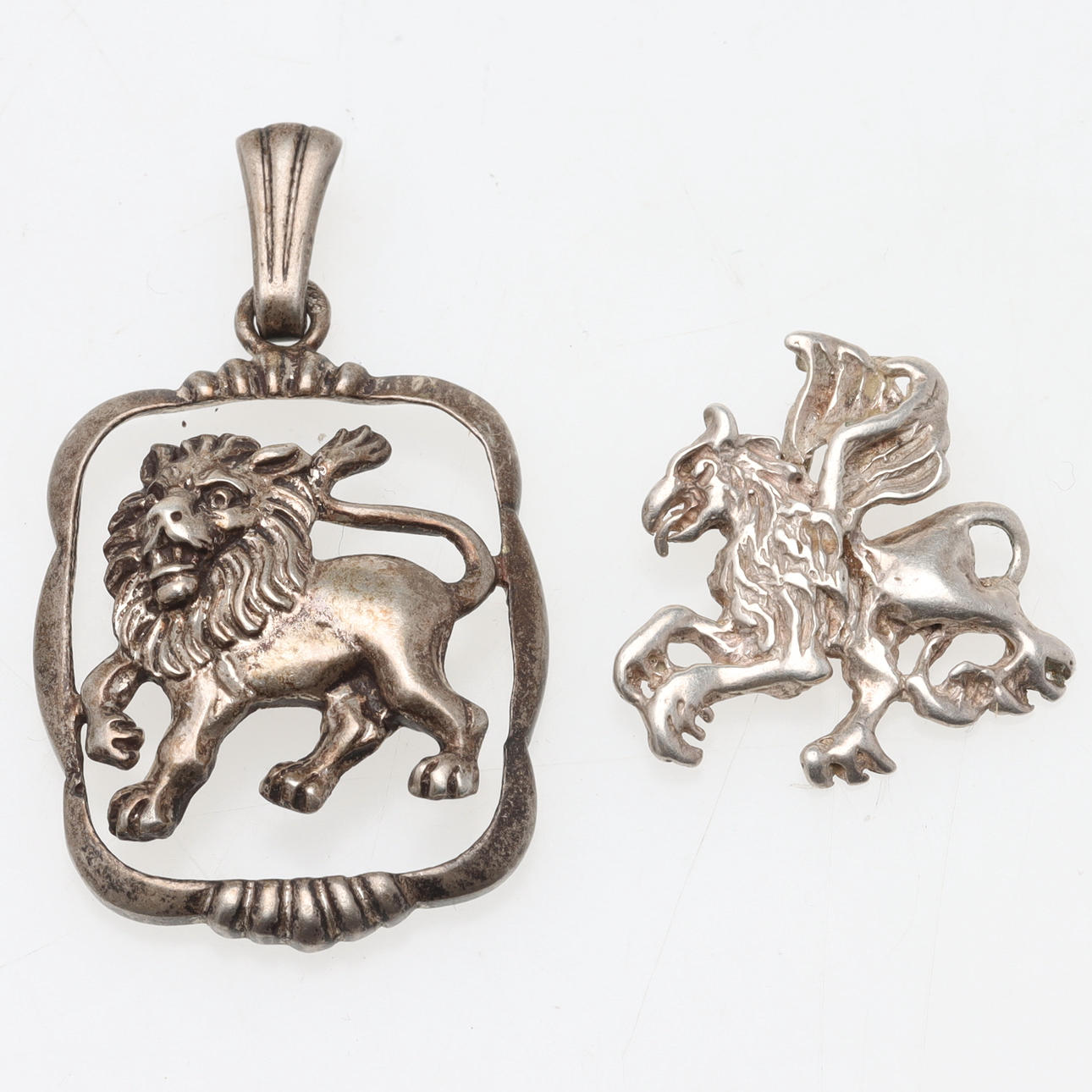 PENDANTS, 2 pcs, silver, Lejonet & Gripen.