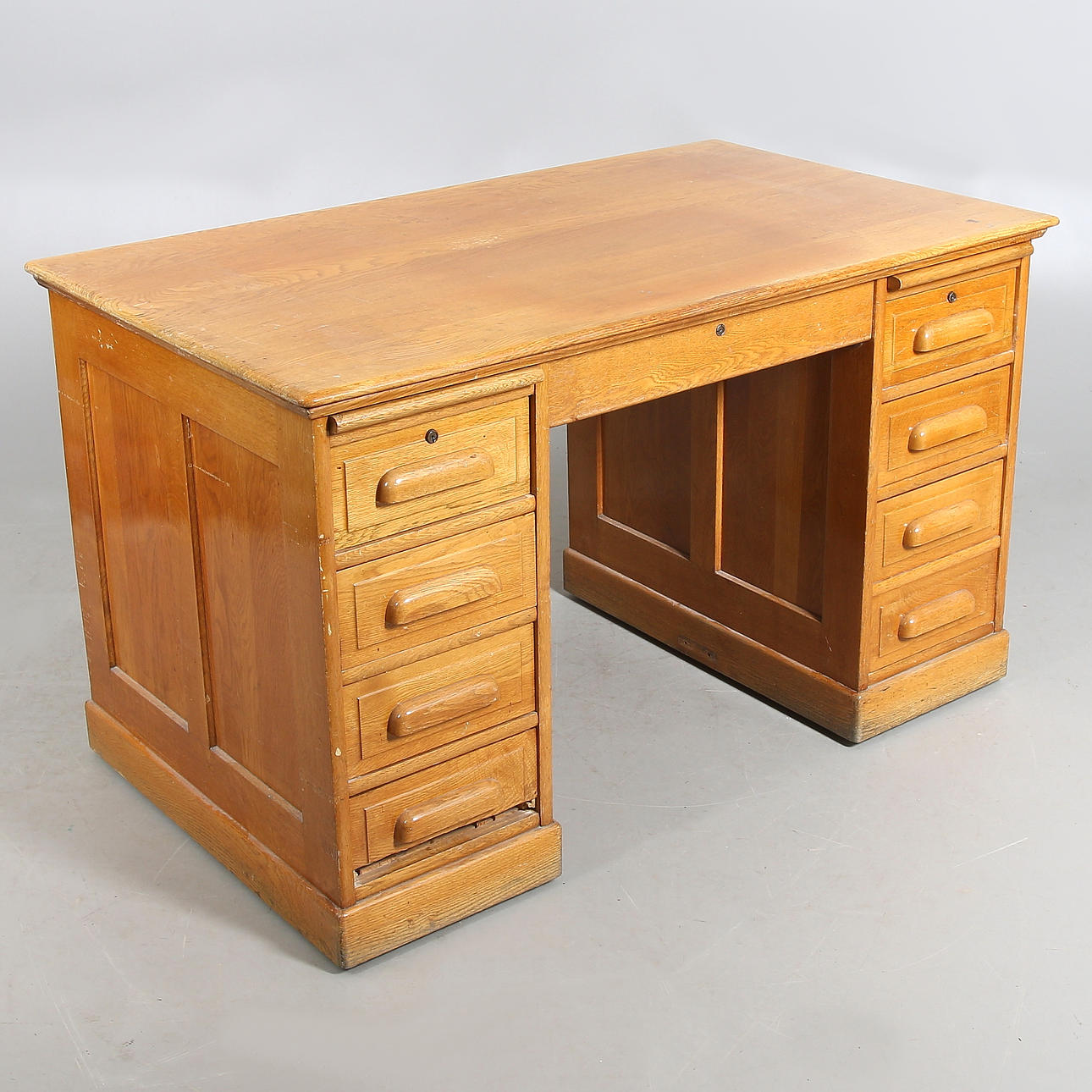 SKRIVBORD, ek, Åtvidaberg, tidigt 1900-tal.