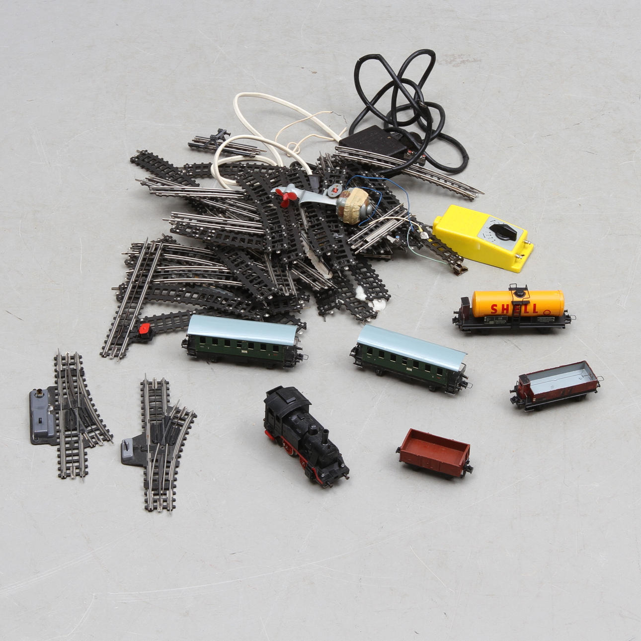 TRIX ånglok, 5 vagnar, räls, växlar, trafo med mera.