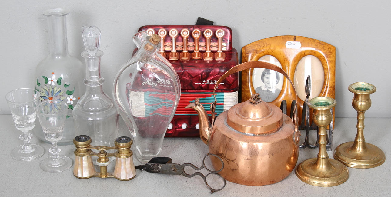 DIVERSE, 13 delar, bl.a. glas, metall, 1800-1900-tal.