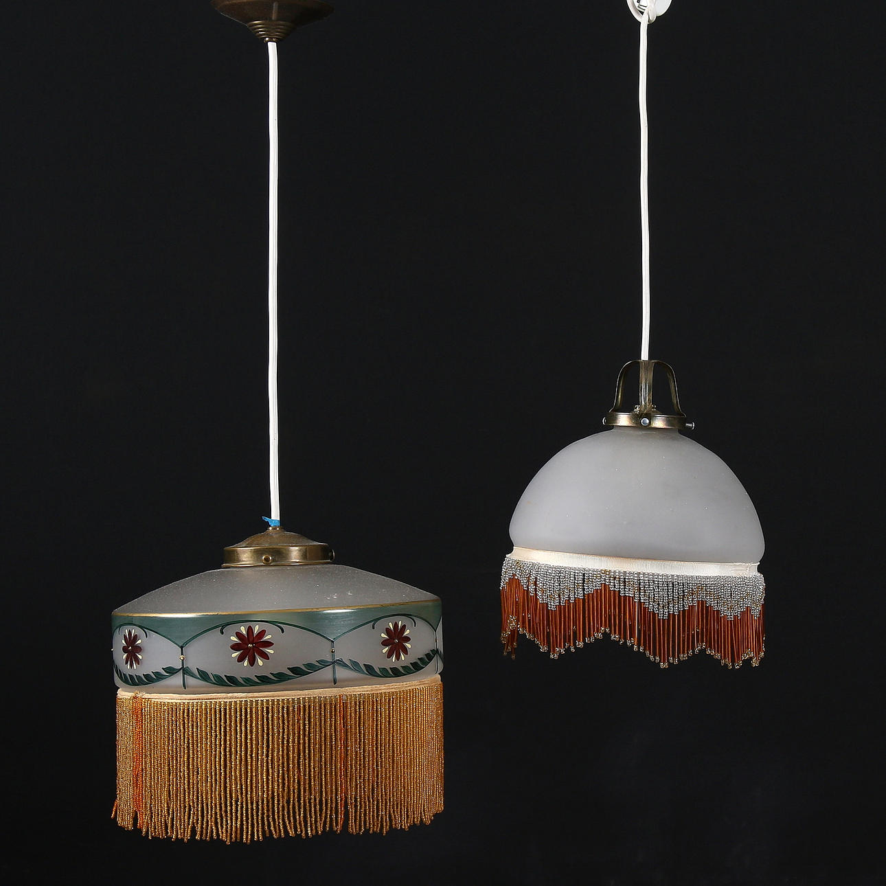 TAKLAMPOR, 2 st, glas med pärlfrans, jugend, 1900-talets första hälft.