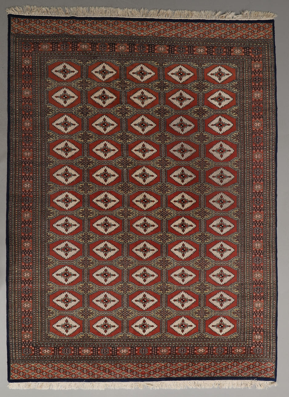 CARPET, Yomouth. 321 x 239 cm.
