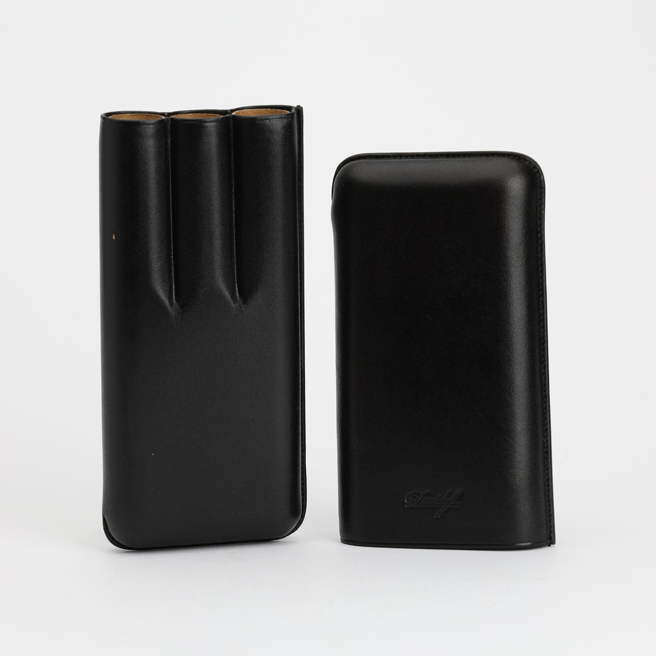 DAVIDOFF, ein Zigarrenetui aus Leder.