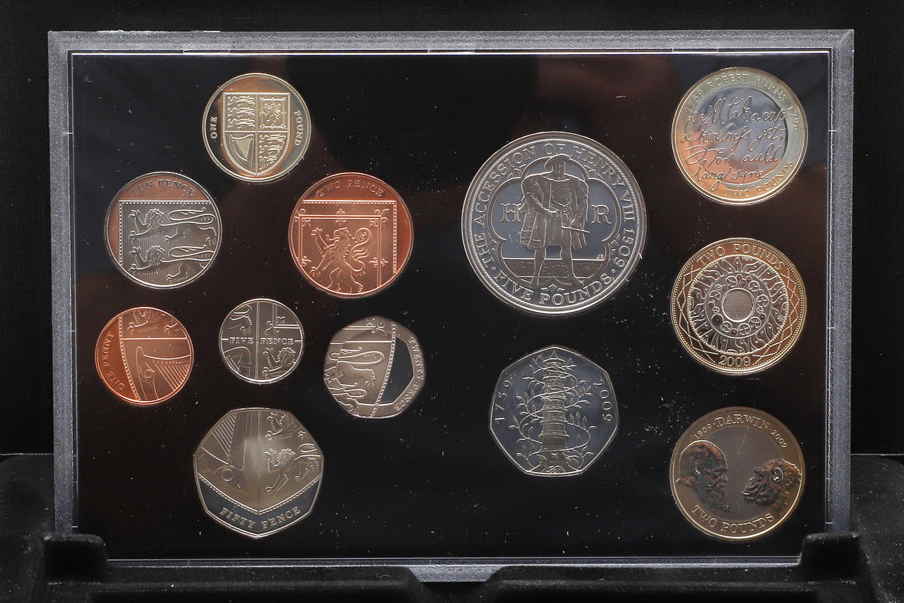 A ROYAL MINT 2009 PROOF COIN SET INCLUDING KEW GARDES 50p. Coins ...