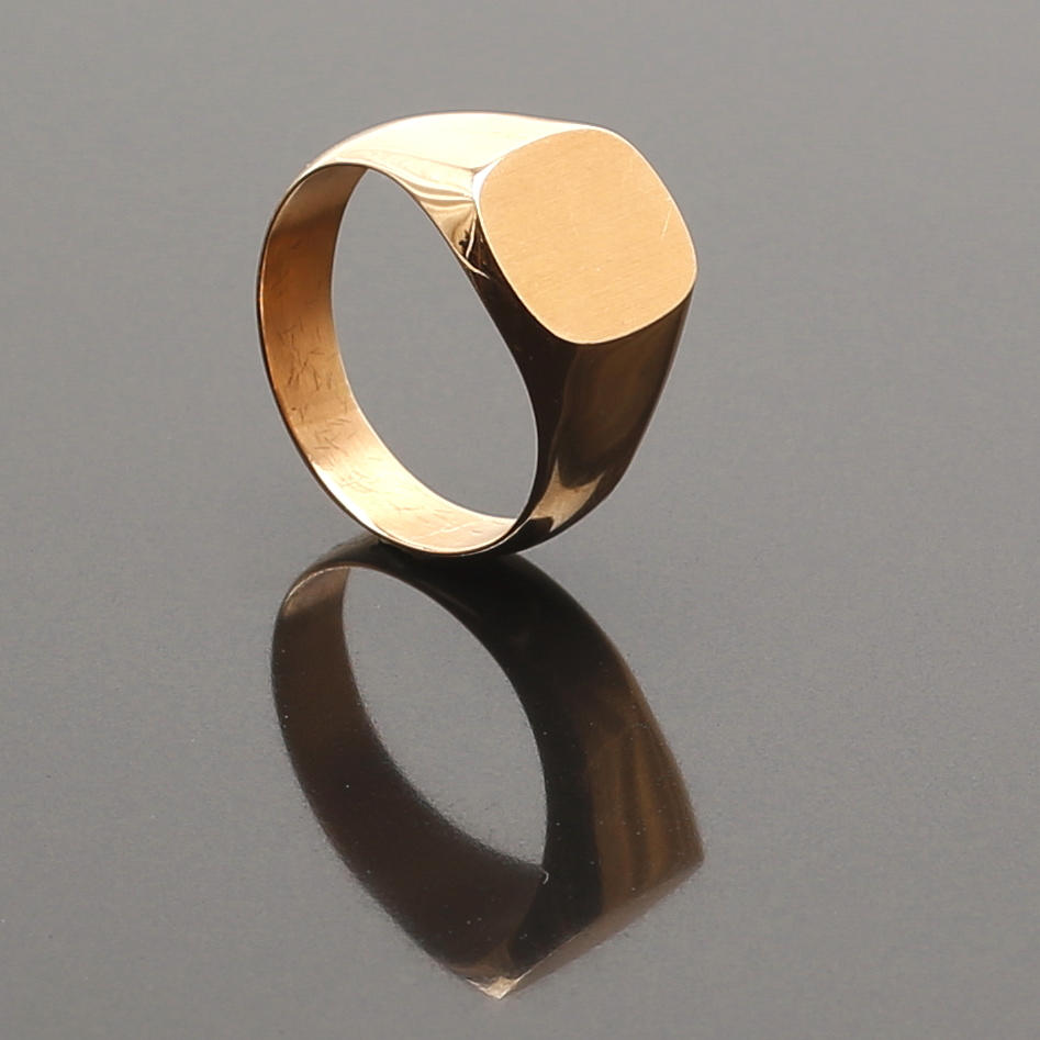 KLACKRING 18 K guld, GD & Co Malmö 1987. Vikt 12,85 g.