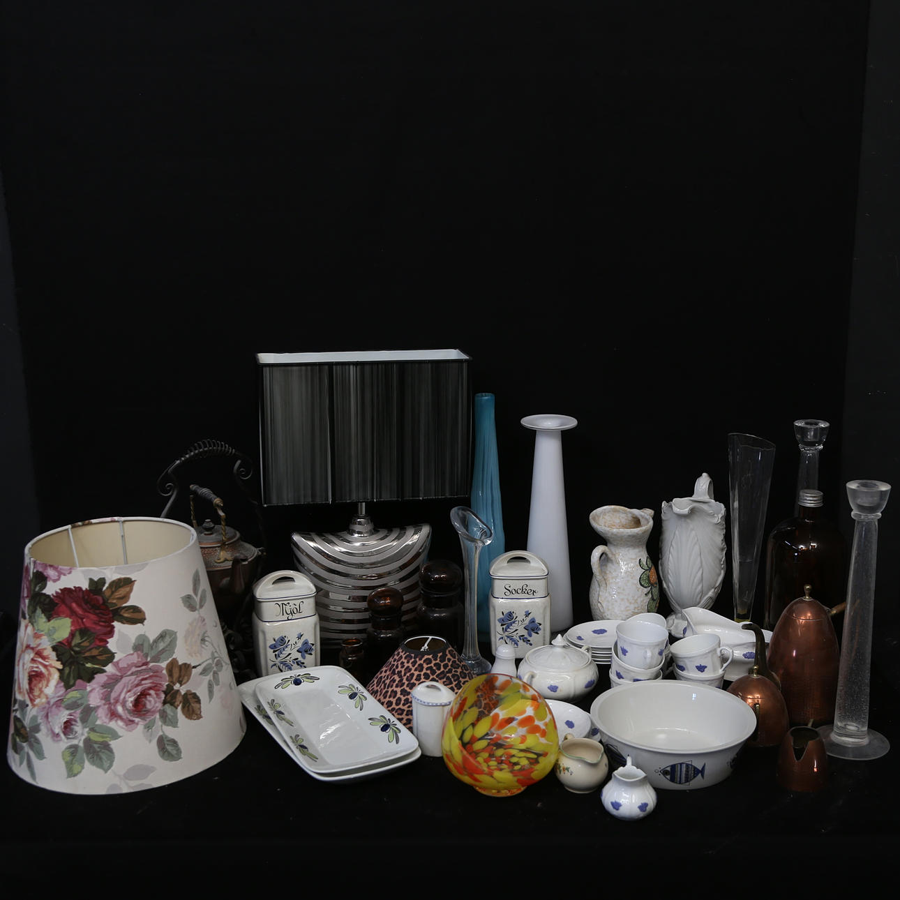 VARIOUS FURNISHINGS, 2pcs boxes.