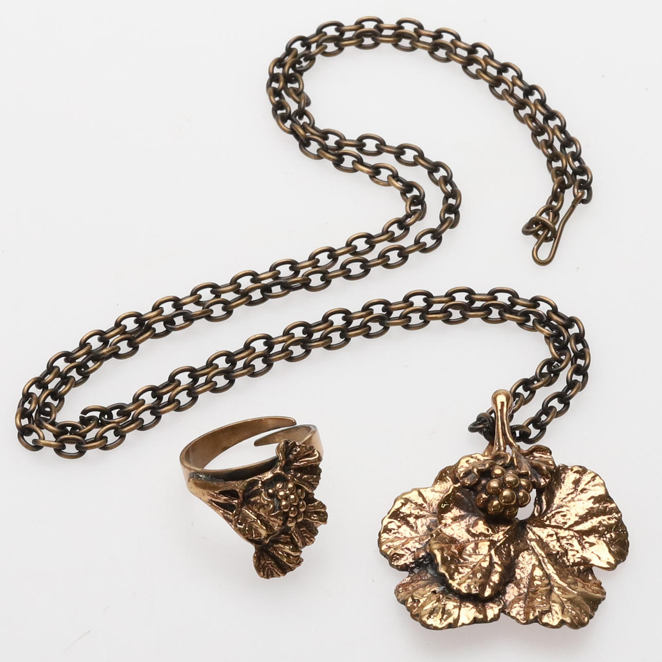 HALSKÆDE & RING, BRONZE, Kalevala, Finland.