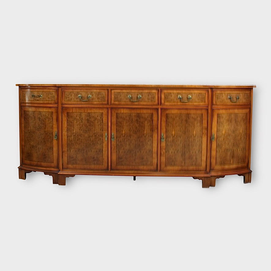 SKÆNK, engelsk stil, 20. århundrede.