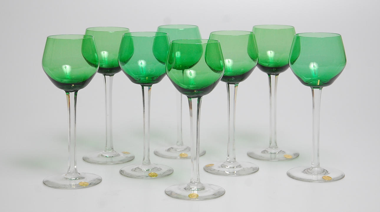 VITTVINSGLAS 8 st, slipad fot Kosta.