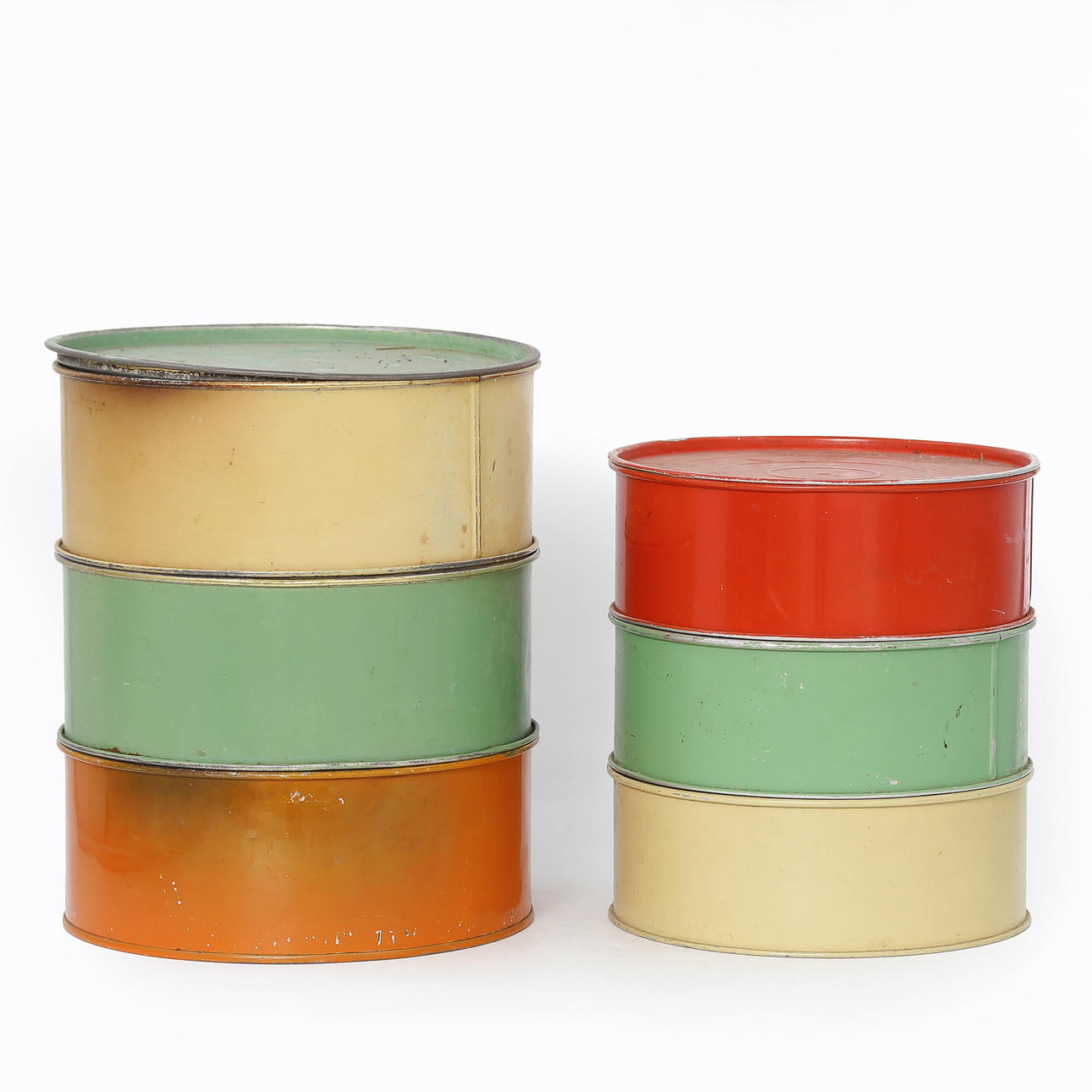 2 PLÅTBURKAR "KAKBURKAR" 1900-TALETS MITT.