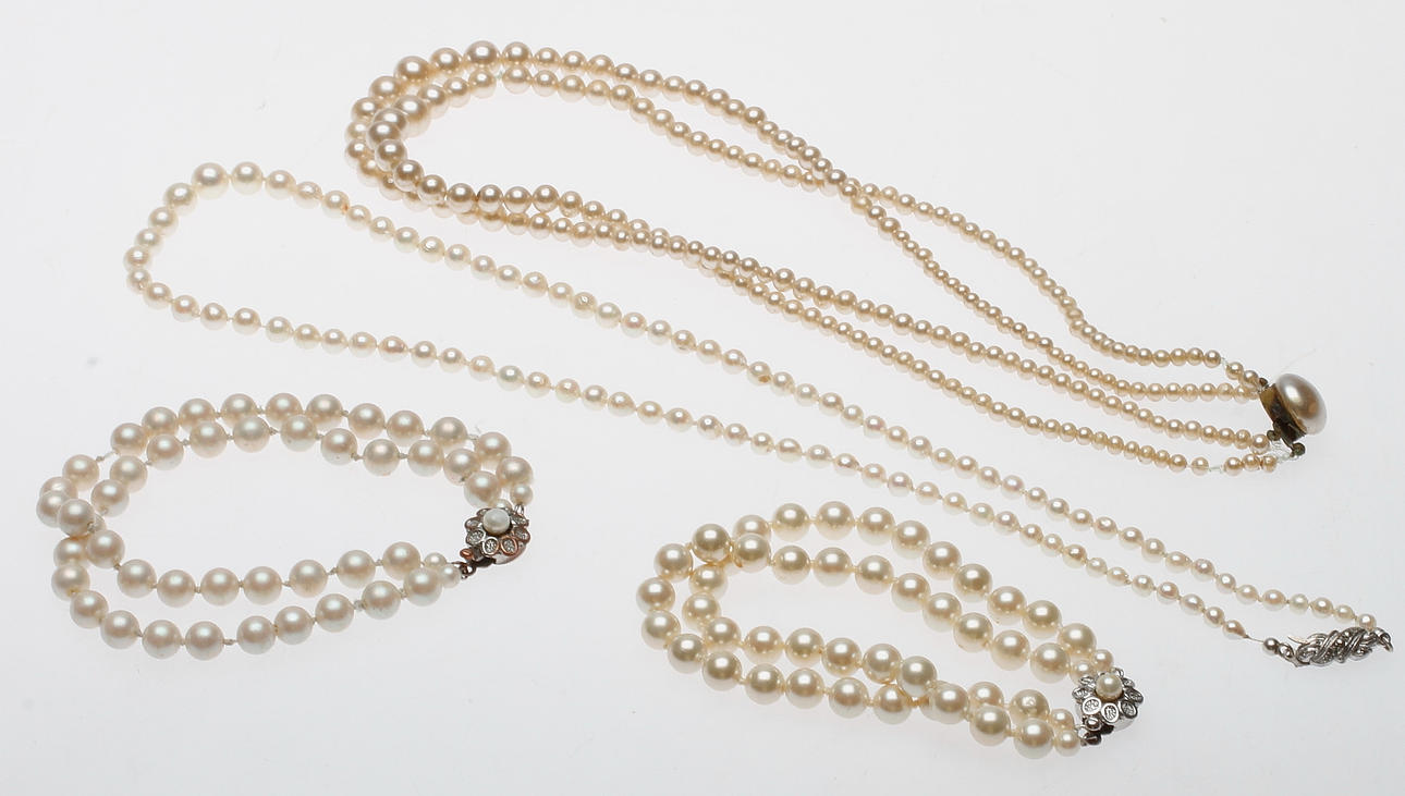 COLLIER samt ARMBAND, 4 delar, 1900-tal.