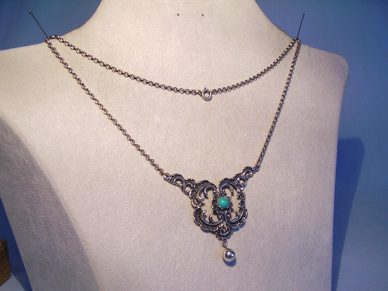 COLLIER MED TURKOSER SIGNERAD THEODOR KLOTZ PFORZHEIM.