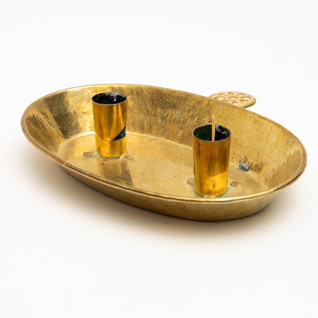 A double candlestick, brass, punctuated decor, 19th century.