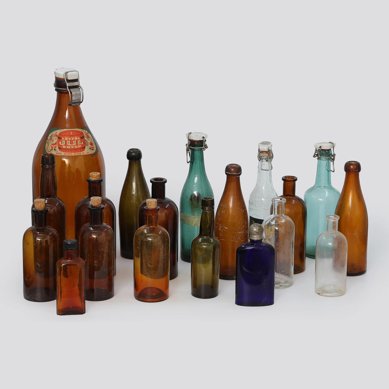 19 GLASFLASCHEN, ERSTE HÄLFTE DES 20. JAHRHUNDERTS.