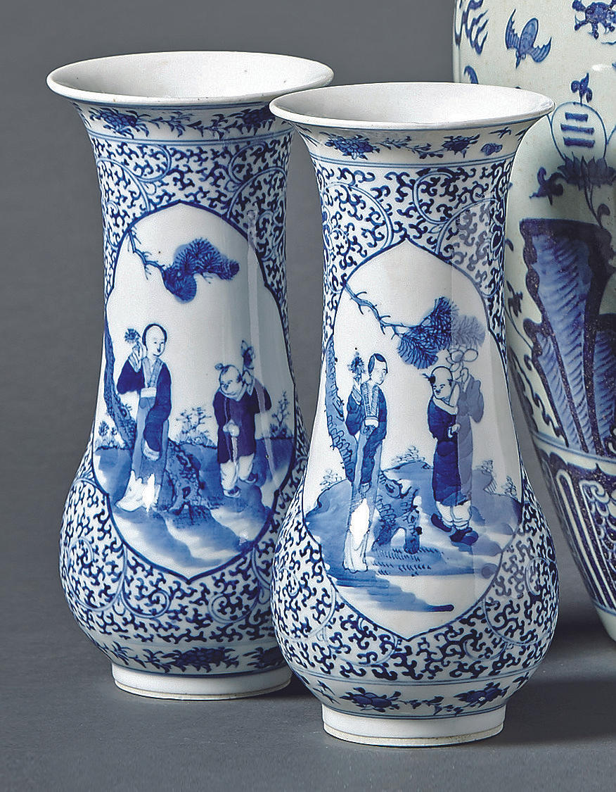 VASER, 2 styck, Kina, 1700-tal.