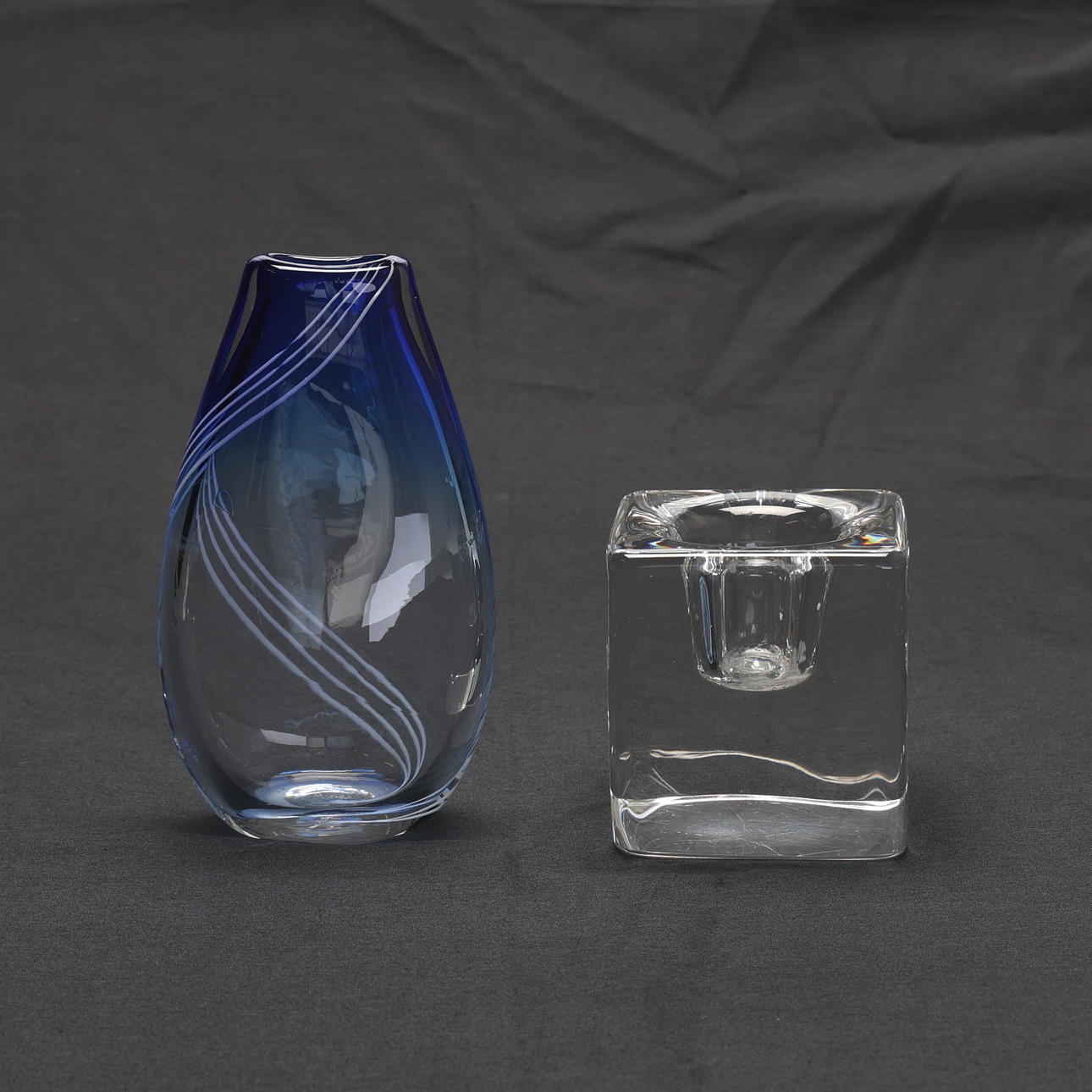 LATERNE UND VASE. Glas.