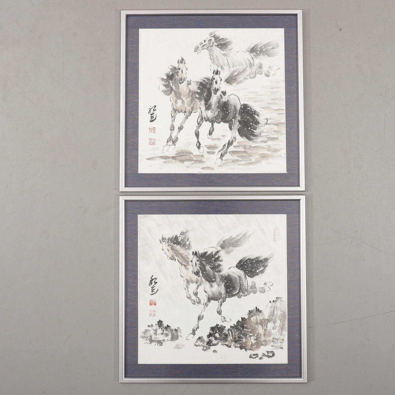 OIDENTIFIERAD KONSTNÄR. Galloping horses, two watercolours, China, signed.