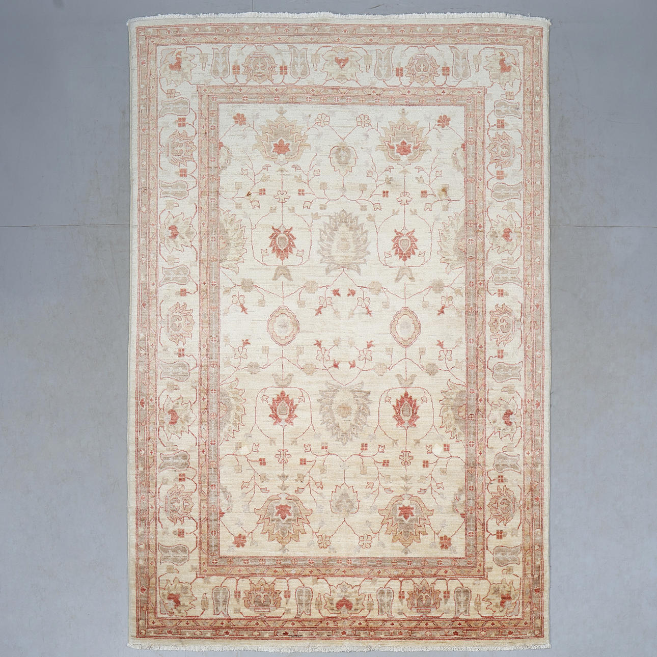 CARPET, hand-knotted, ca 183x263 cm.