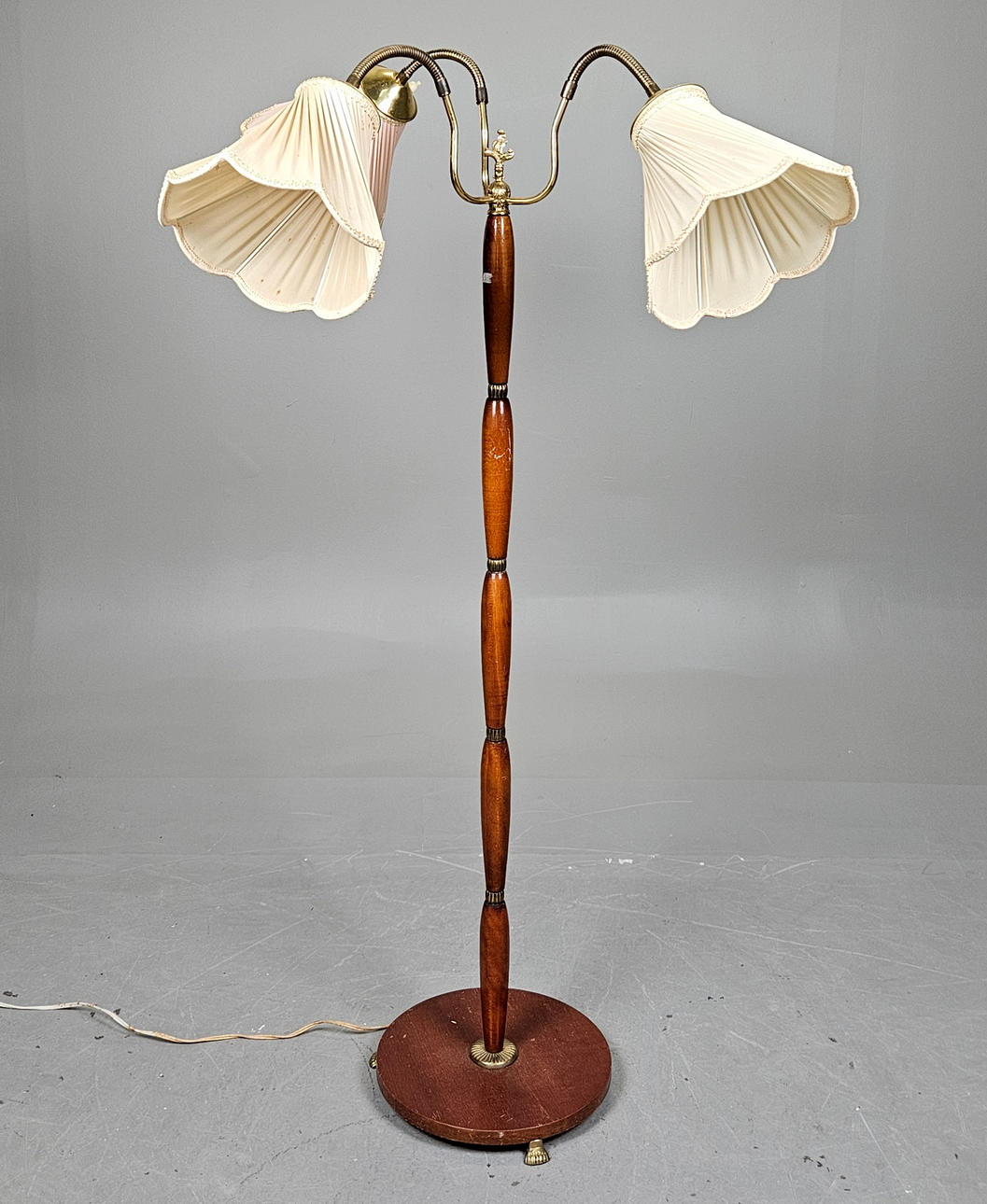 Eine Stehleuchte aus den 1940er/50er Jahren.