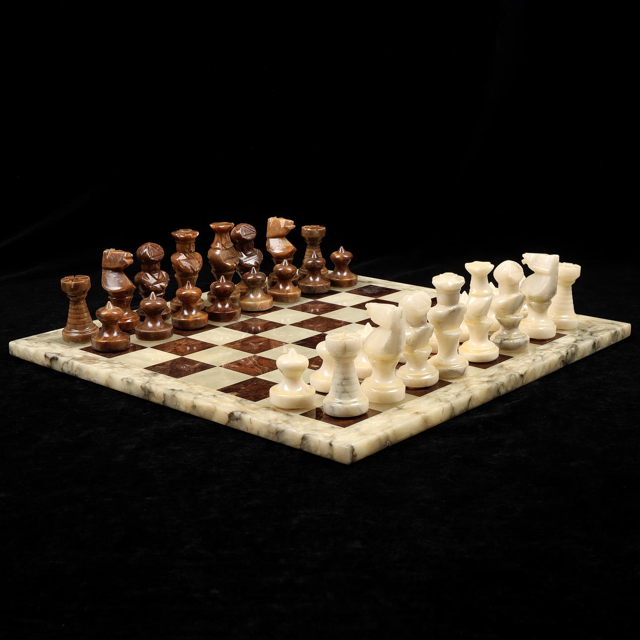 SKAKSPIL med brikker, marmor.