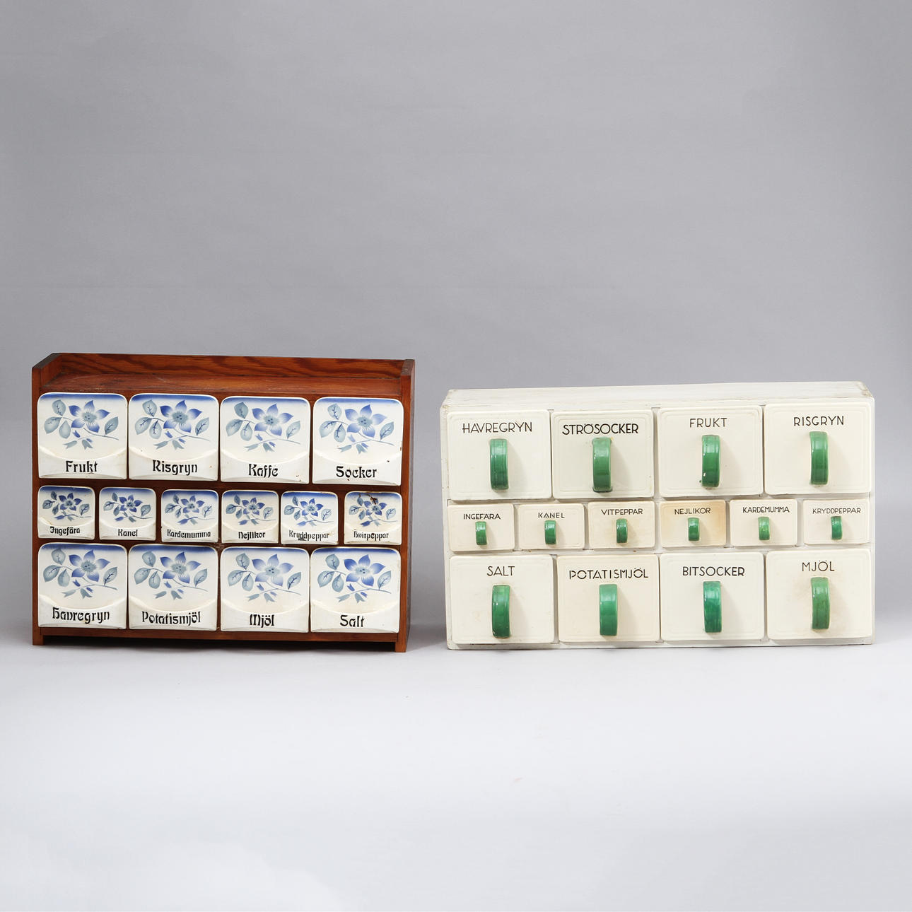 KRYDDHYLLOR, 2 st, flintgods, Rörstrand samt Importstämplad.