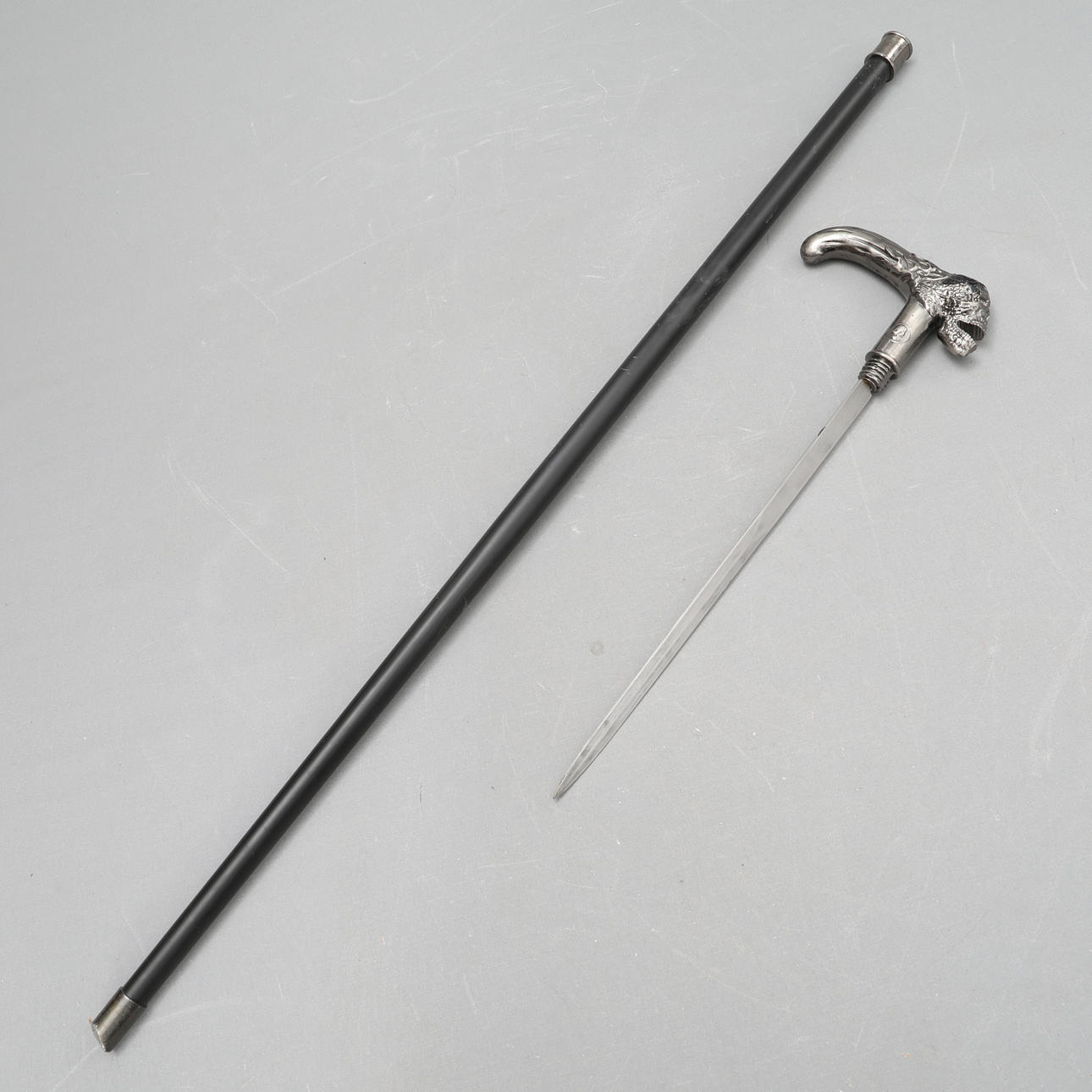 ESPADA, PALO, CALAVERA.