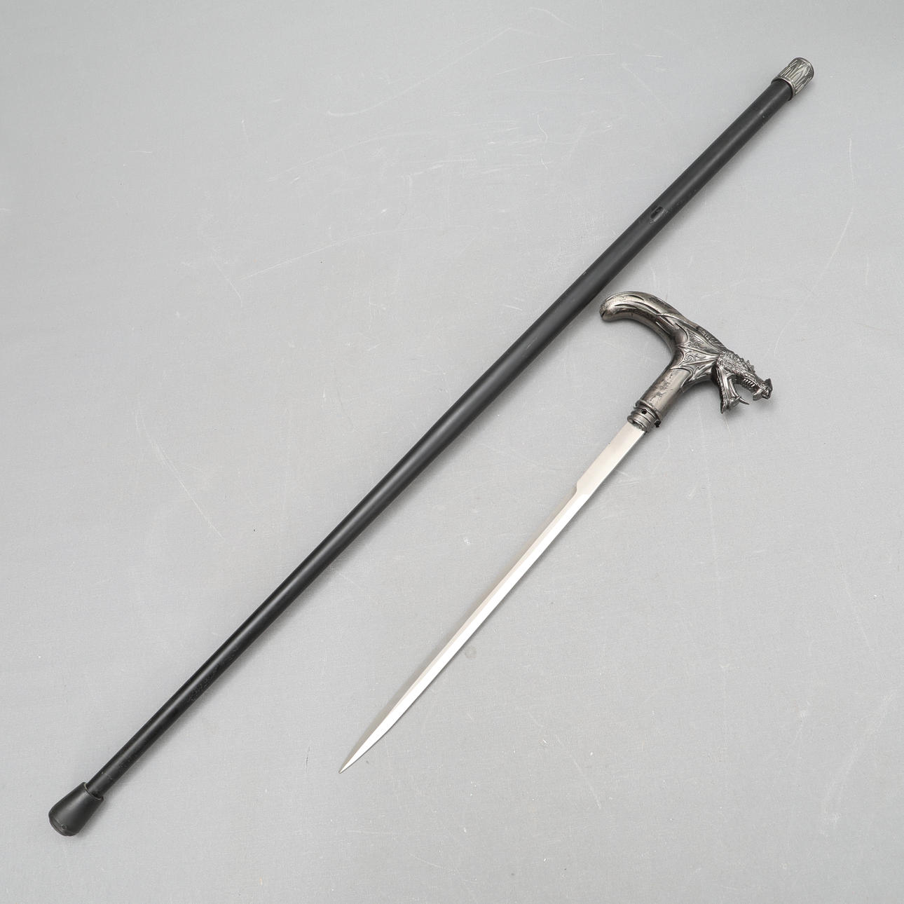 SVÄRDKÄPP, drakhuvud.