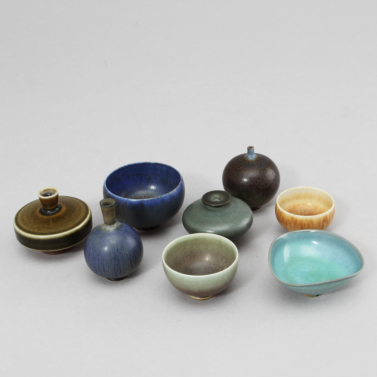 BERNDT FRIBERG. Miniatyrer, 8 st, stengods. Gustavsbergs studio, signerade.