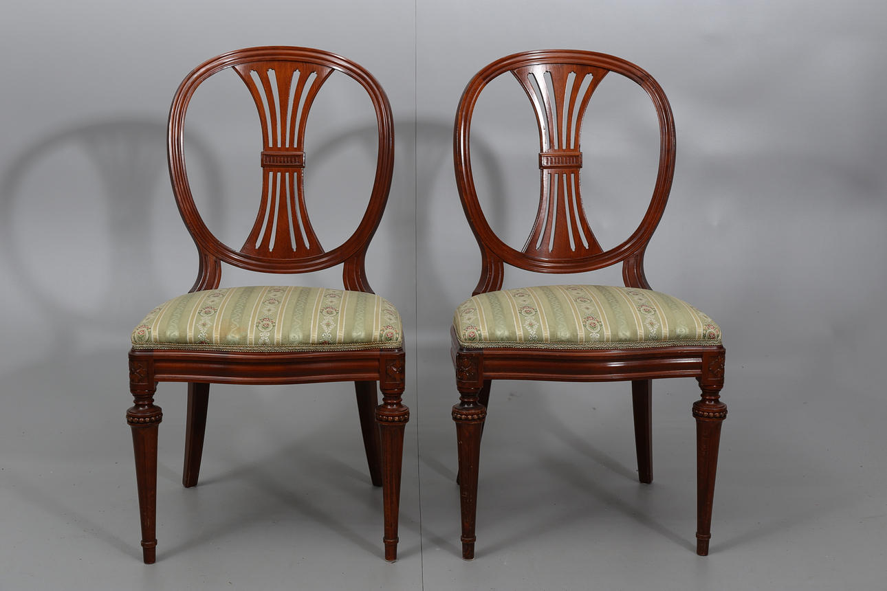 STOLAR, mahogny, 2 stycken, gustaviansk stil, 1900-talets andra hälft.