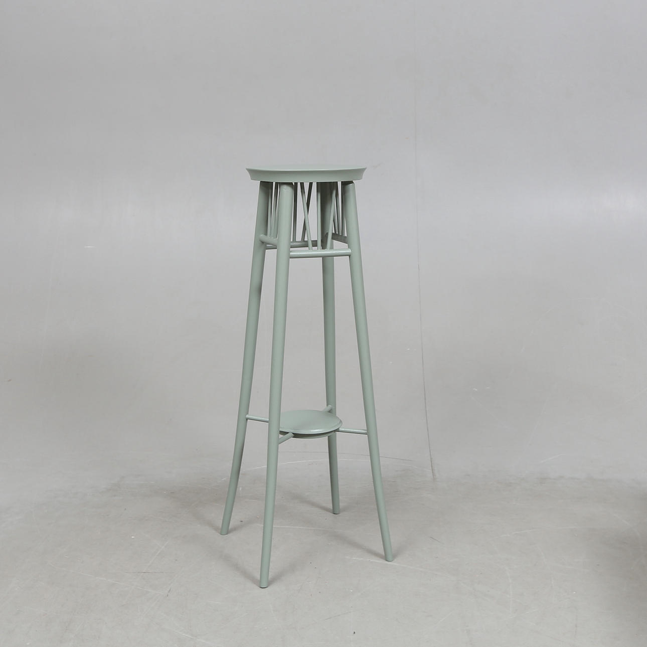 PIDESTAL, malet, første halvdel af det 20. århundrede.