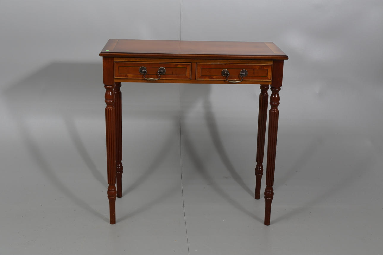 HALLMÖBEL MED 2 LÅDOR, idegran, England, 1900-talets andra hälft.