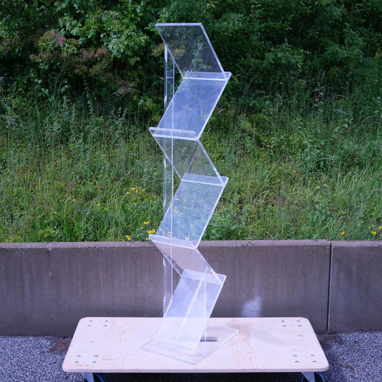 ZEITSCHRIFTENSTÄNDER PLEXIGLAS.