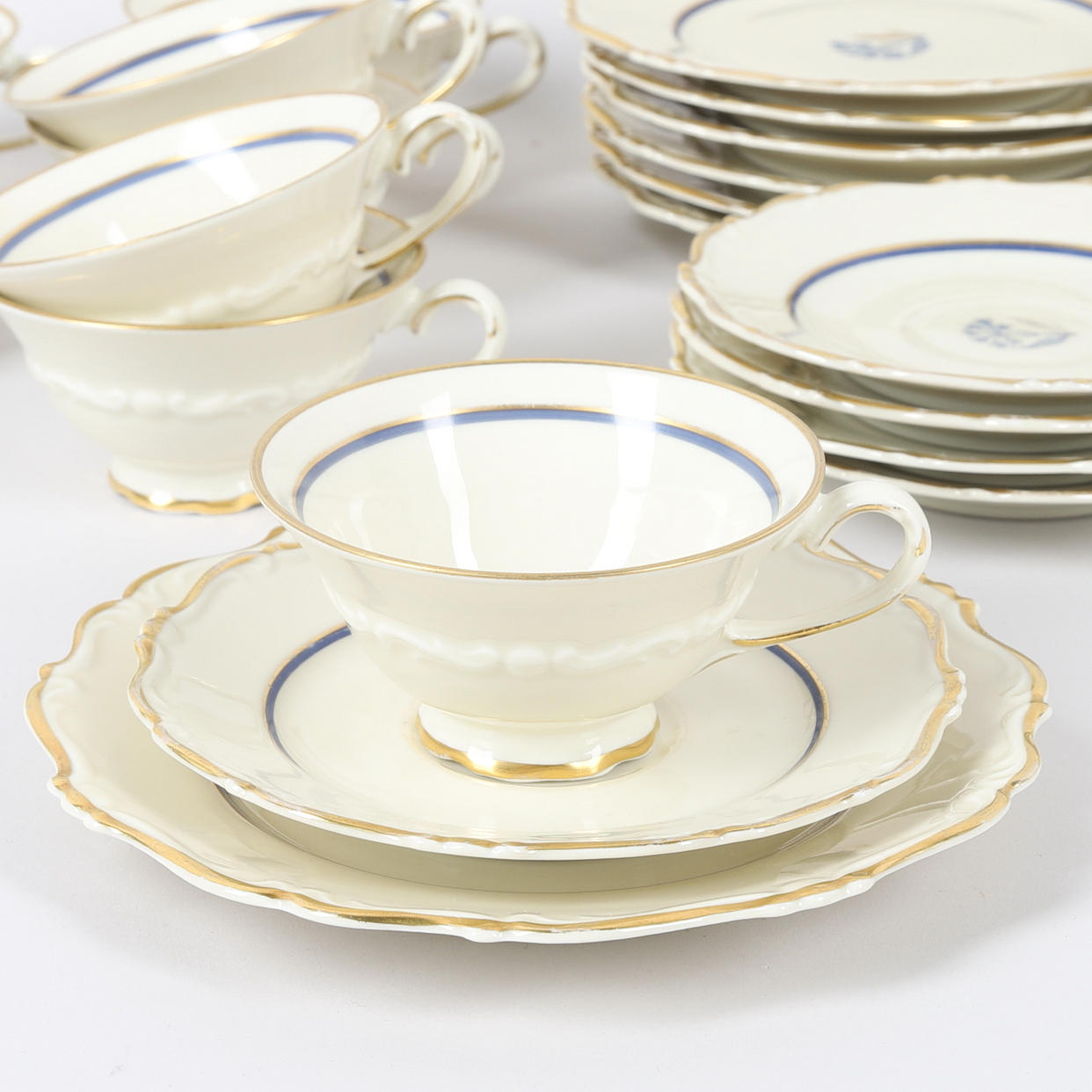 A set of 22 coffee tableware sets, model 275, Karlskrona Porslinsfabrik, first half of the 20th century.