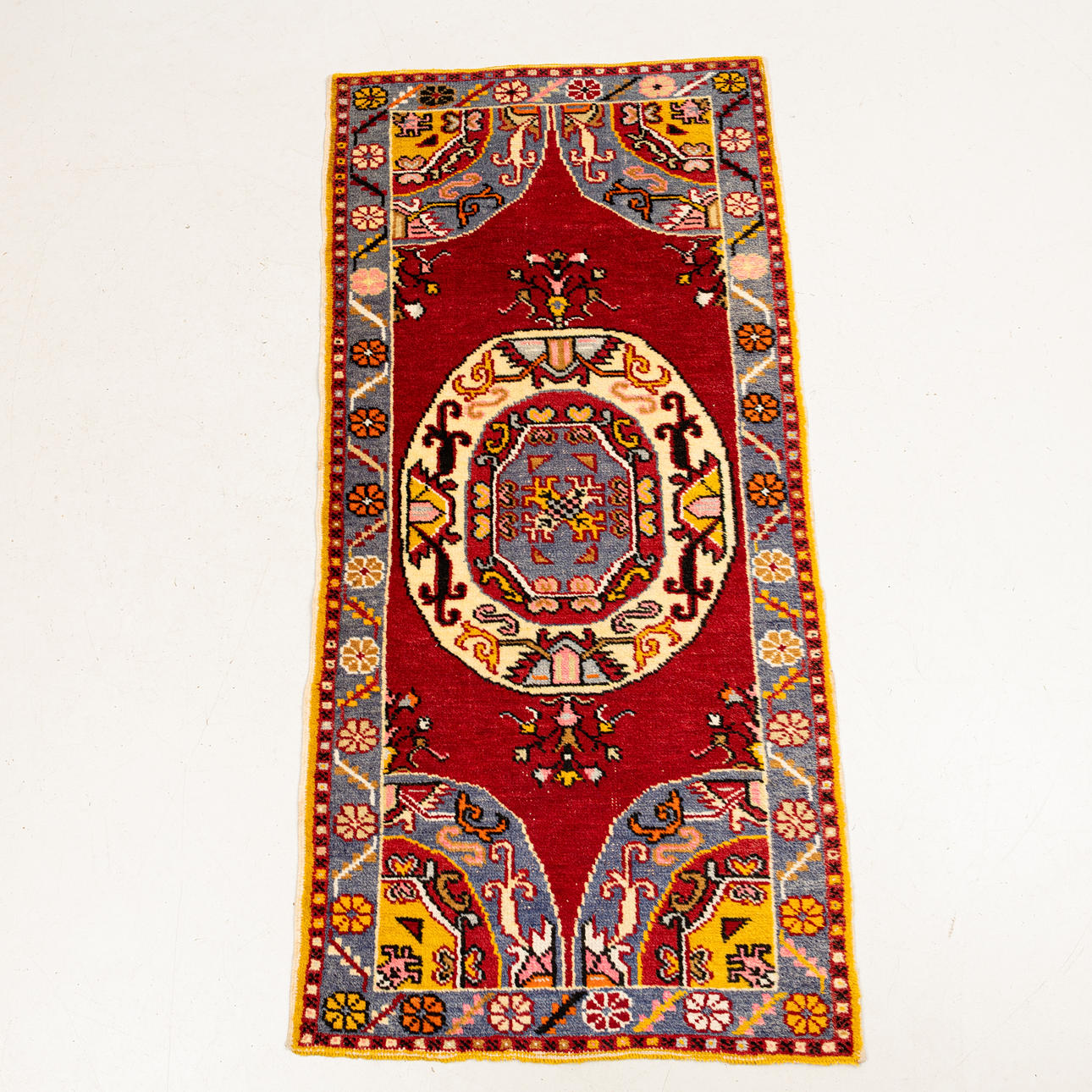 A CARPET, Anatolian, ca 165 x 95 cm.