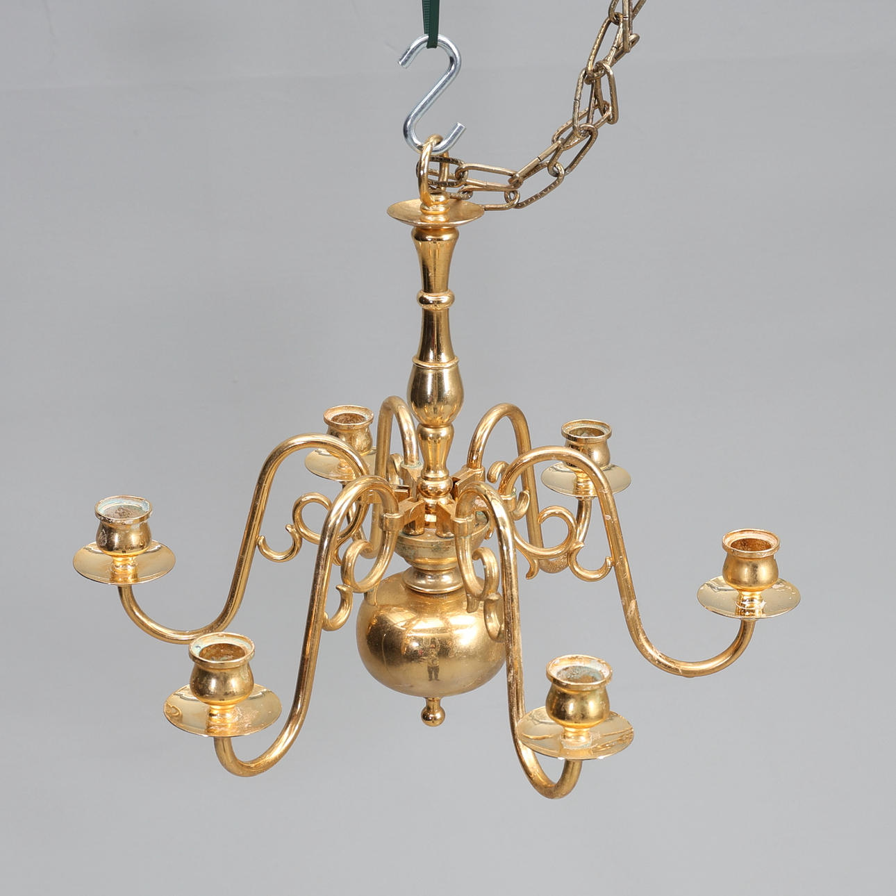 LEUCHTER. Messing, mit 6 Kerzenhaltern.