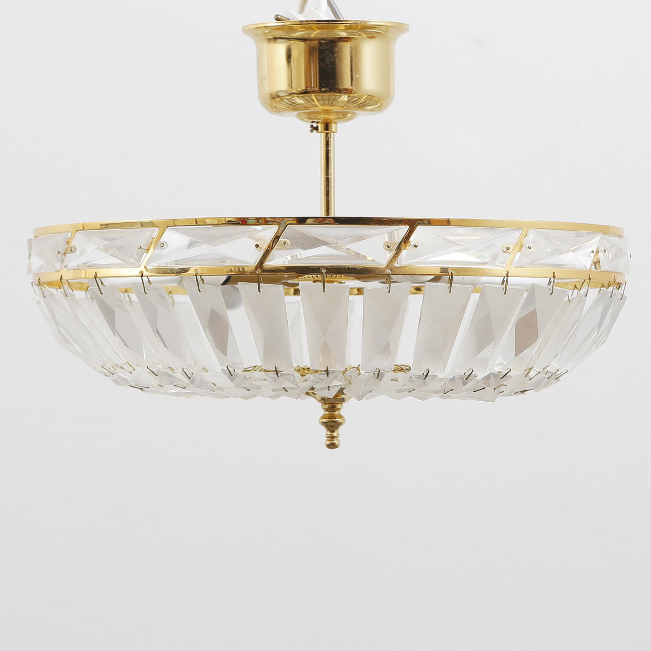 CEILING PLAFOND, CRYSTAL PRISMS, 20TH CENTURY.