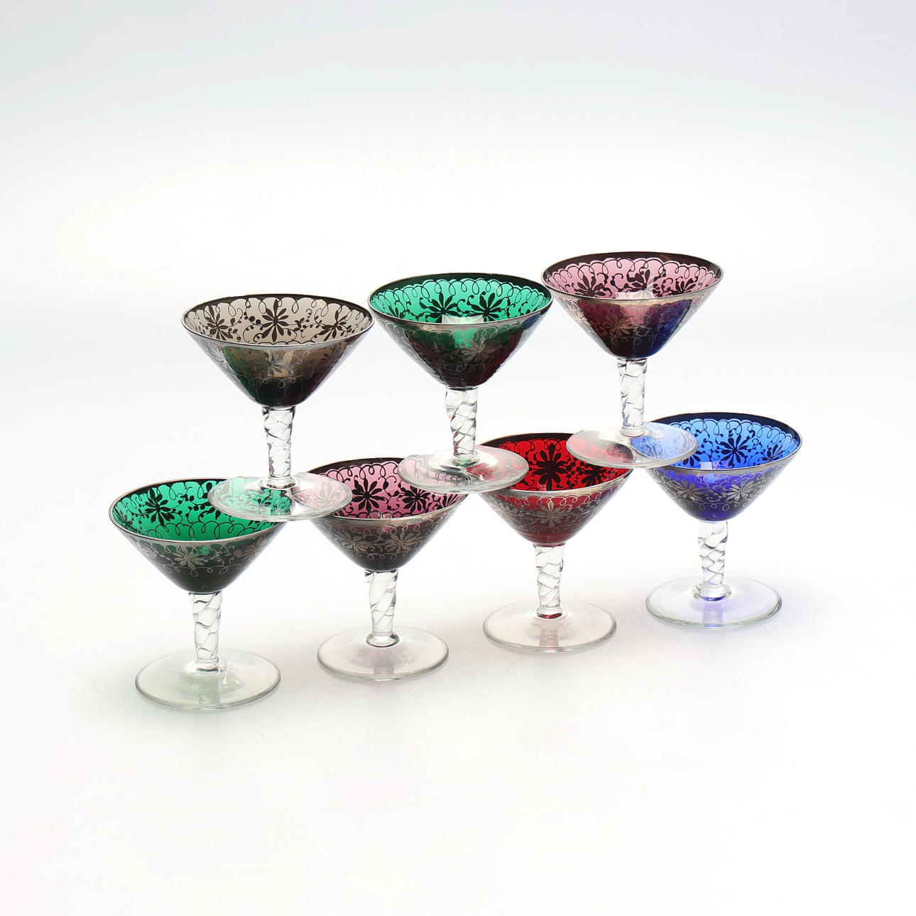 VASO A PIE. 7 vitrales, siglo XX.