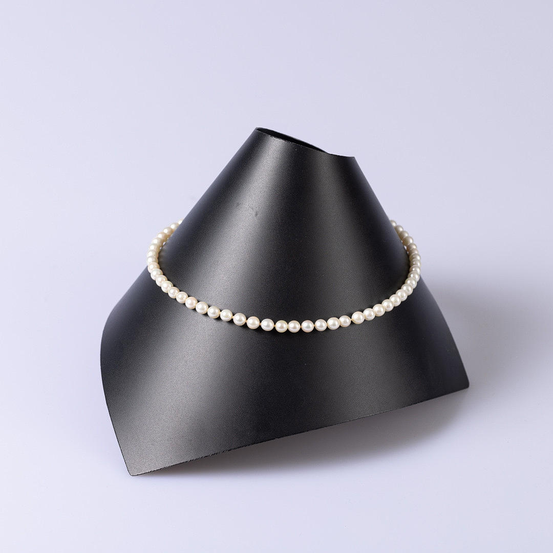 AKOYA-PERLENKETTE. Oro amarillo 585.