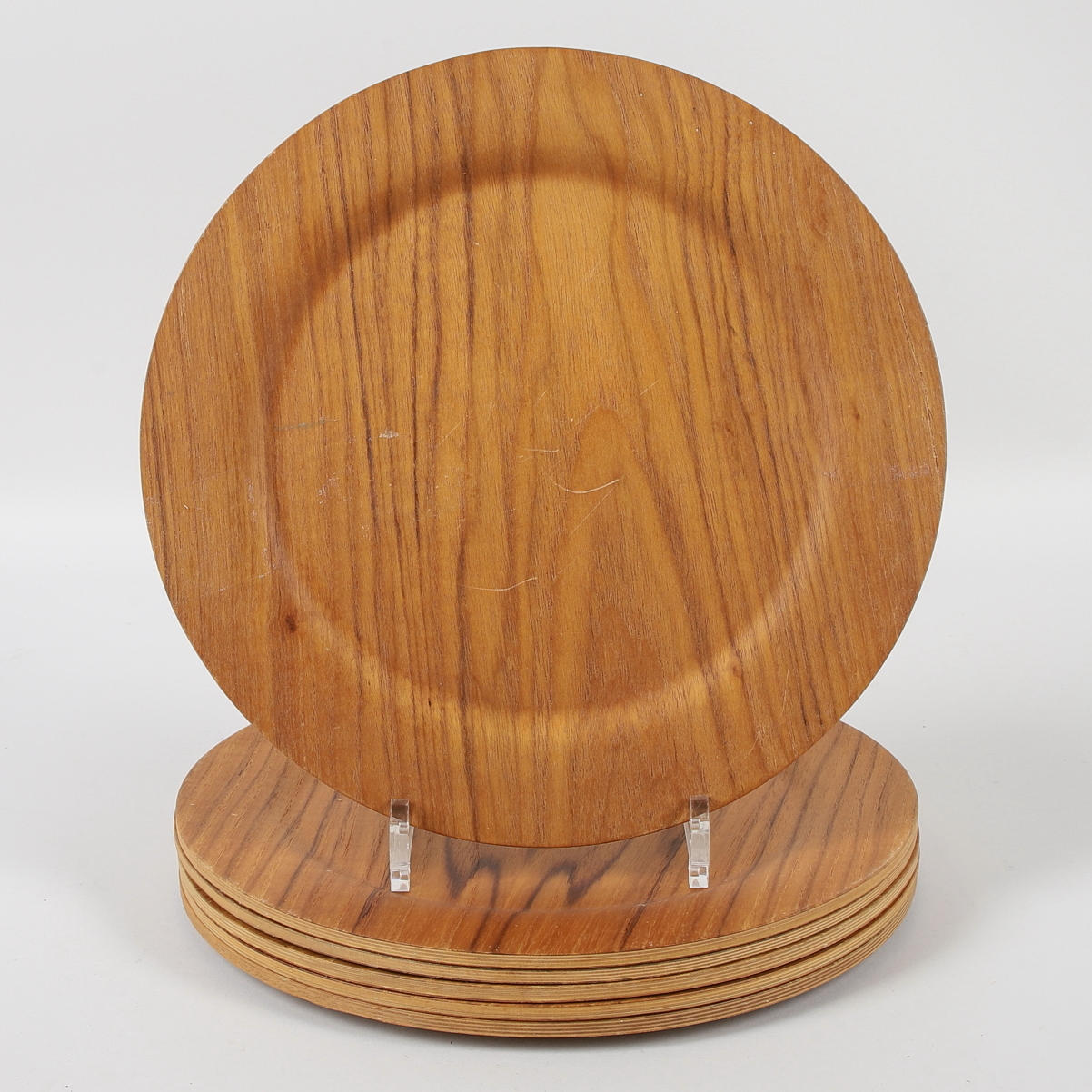 TALLRIKAR, trä, 1900-tal.