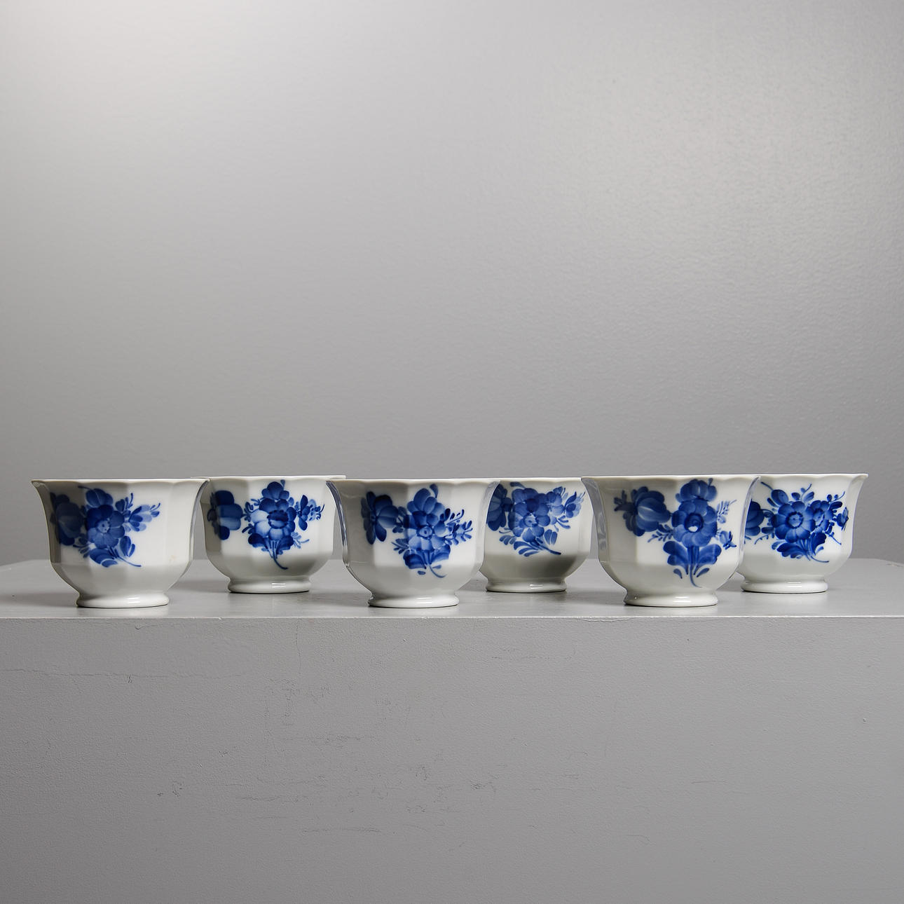 ROYAL COPENHAGEN, 6 stk „Blå Blomst“ yderforing, model 8501, Danmark.
